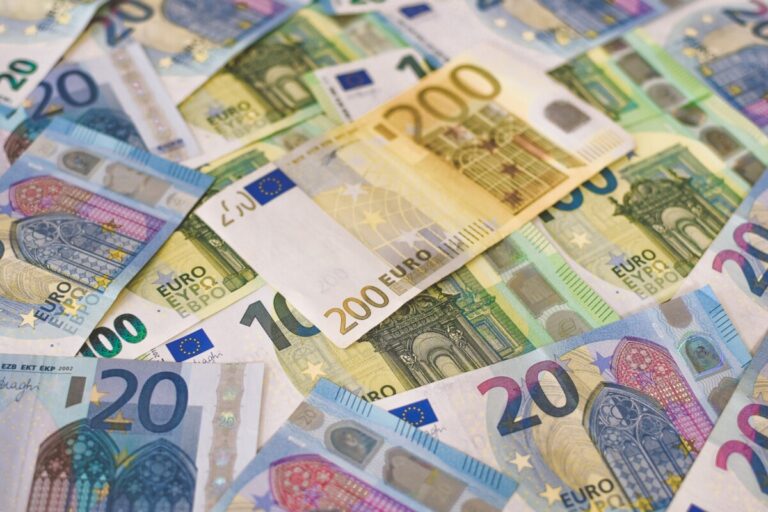 Euro banknotes - photo: Unsplash
