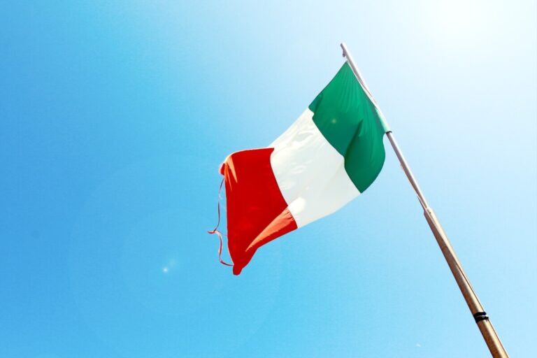 Italian flag of red, white and green. Photo: Pexels