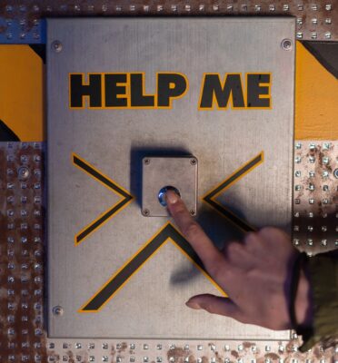 Help me button, by Mikhail Nilov on Pexels.com