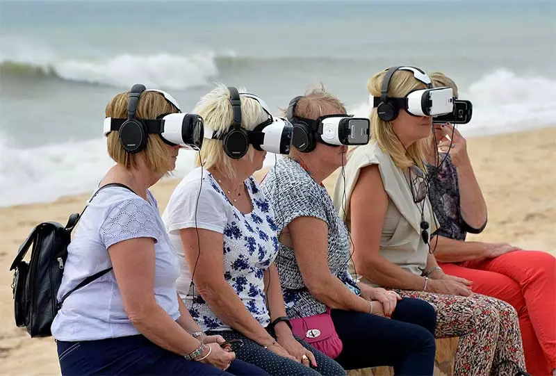 Holiday makers experience Unicef's VR on the beach