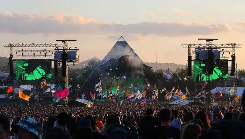 Glastonbury pyramid stage and crowd - photo (c) Andrew Allcock