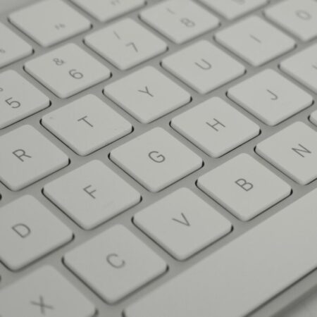 Mac keyboard - photo: Pexels and Pixabay