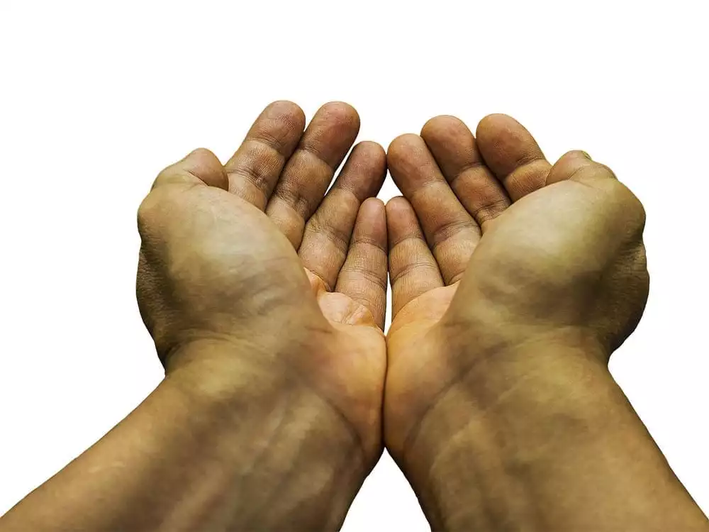 Open cupped hands - photo: Pixabay