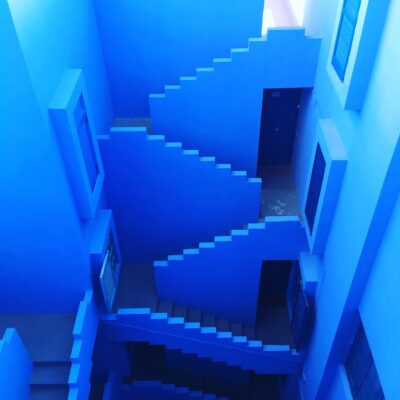 Blue steps and windows. Twitter blue. Photo: Unsplash.com