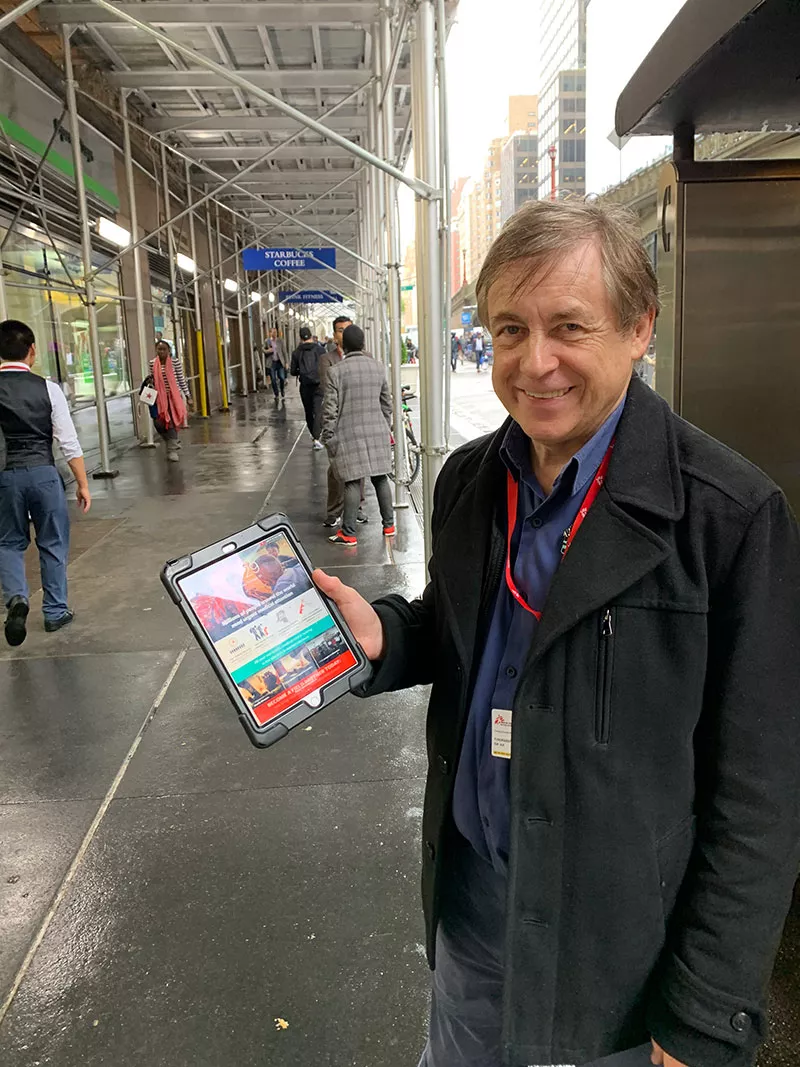 Bernard Ross conducting F2F fundraising experiments on the streets of New York