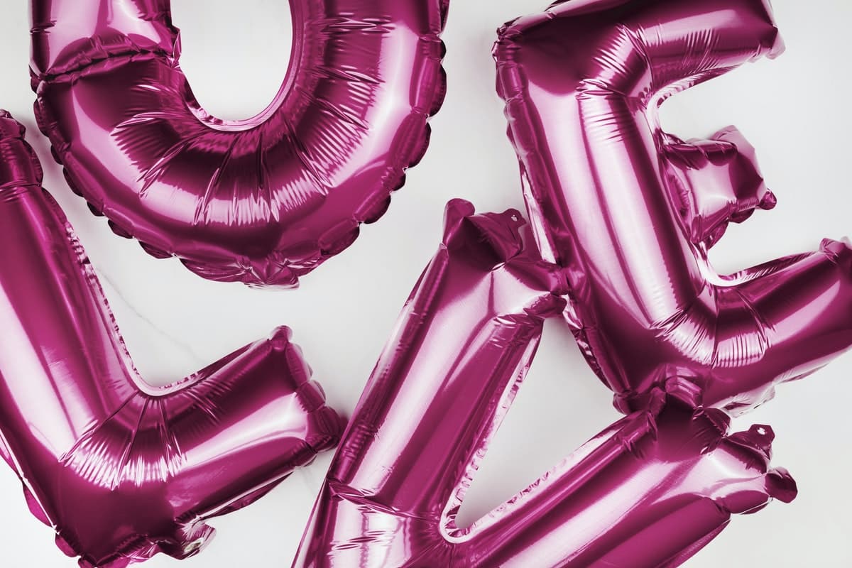 Large pink balloons in L-O-V-E letter shapes - photo: Rawpixel