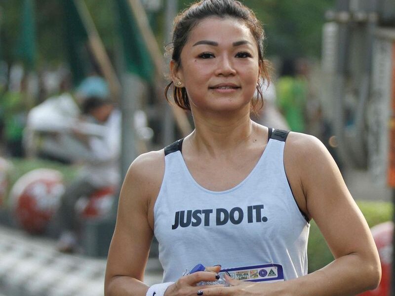 Woman runner with 'just do it' tshirt - photo: Pixabay