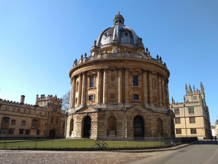 Bodleian in Oxford by Sara Price from Pixabay