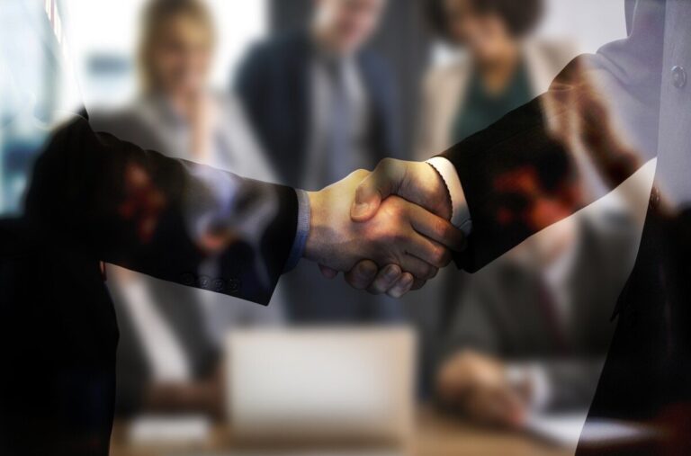 People in a business meeting shaking hands Image by Gerd Altmann from Pixabay