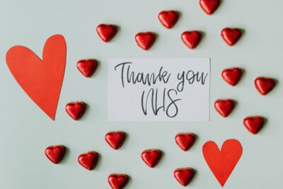 Written 'thank you NHS' message amongst red love hearts - photo: Pexels.com