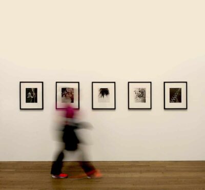 Framed photos on the wall of an art gallery by Tasos Lekkas from Pixabay