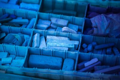 Twitter blue chalks in a tray - photo: Unsplash