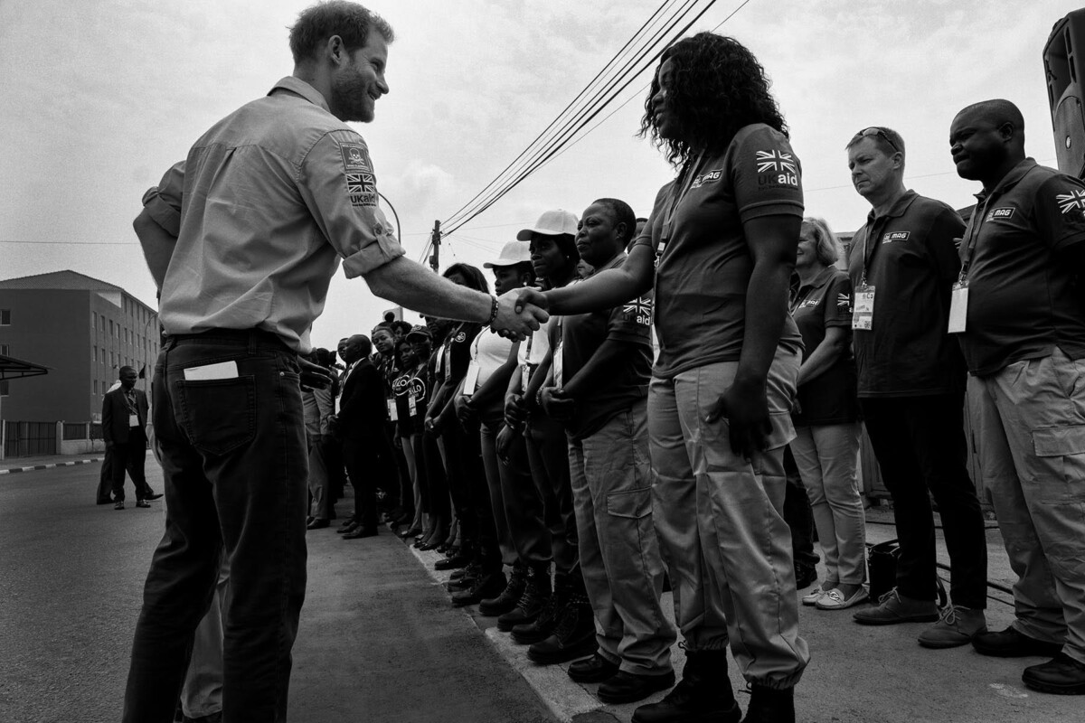 Prince Harry meets deminers in Angola in 2019