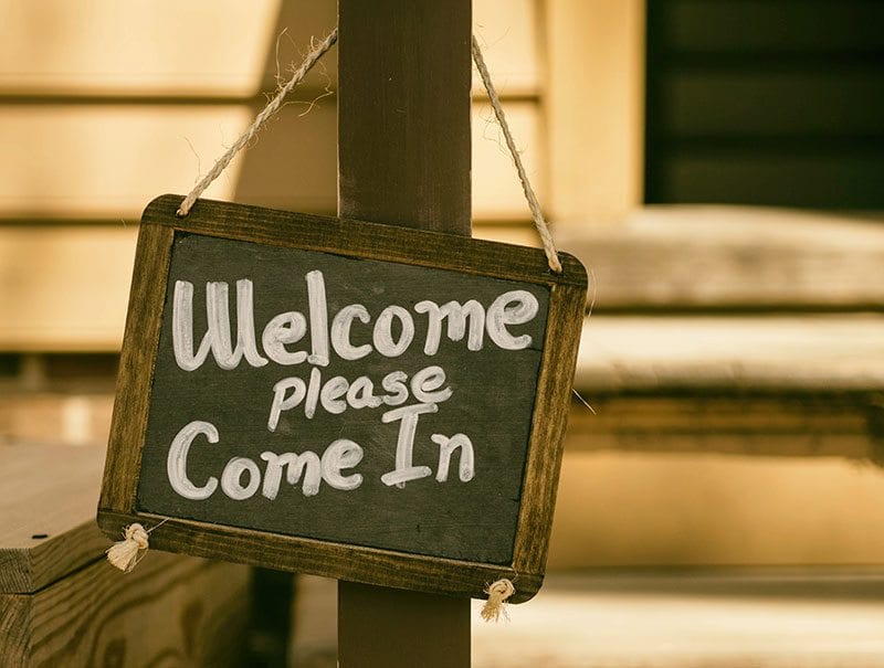 Sign saying 'welcome please come in'. Image:  Unsplash.com
