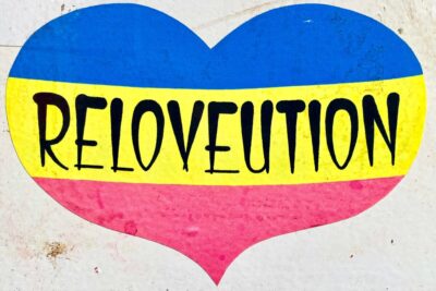 Reloveution sign painted on a wall. Revolution. Photo: Unsplash.com