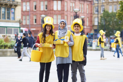 Robena Sheikh and her children collect for the Great Daffodil Appeal.