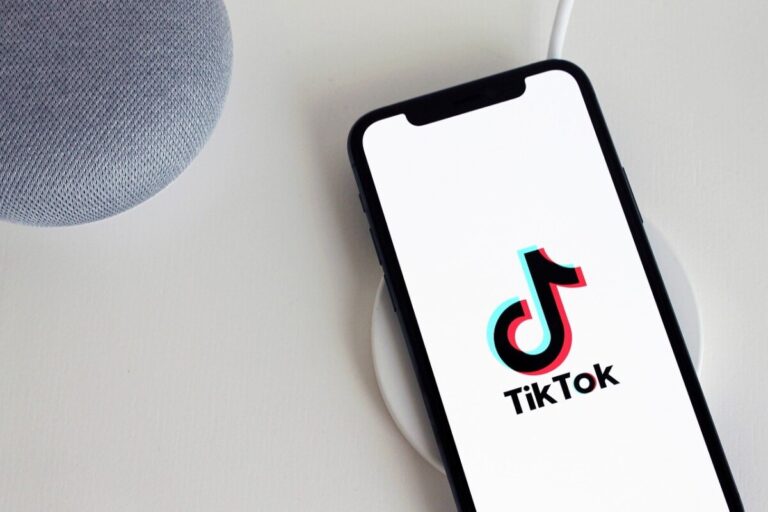 A phone showing TikTok. By Antonbe on Pixabay