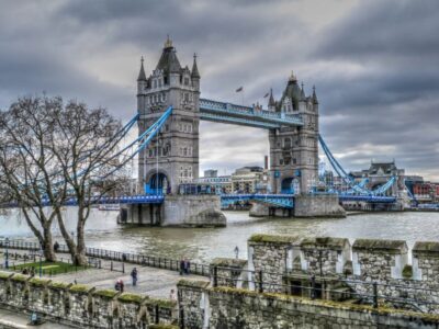 Tower Bridge, London, by John Smith on pexels.com