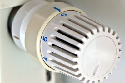 A radiator thermostat turned to zero. By Vinzenz Lorenz M on Pixabay