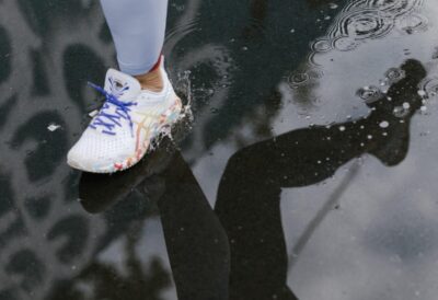 A runner reflected in a puddle. By Cottonbro on pexels
