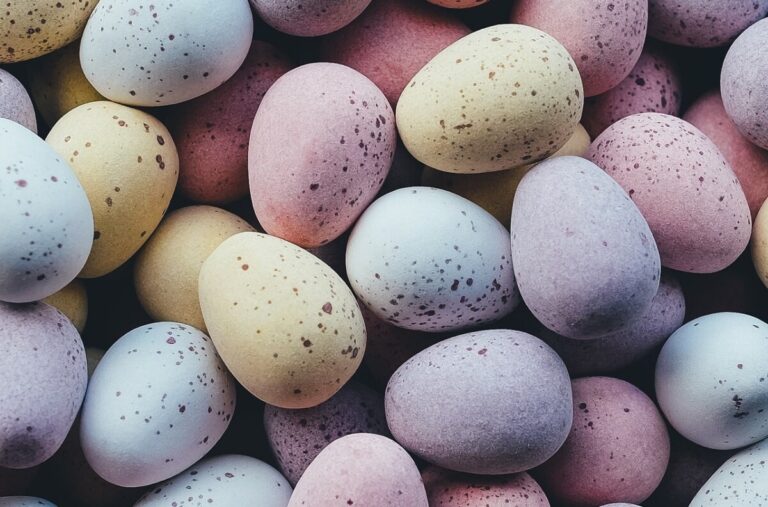 Chocolate mini eggs. By Annie Spratt on Pixabay