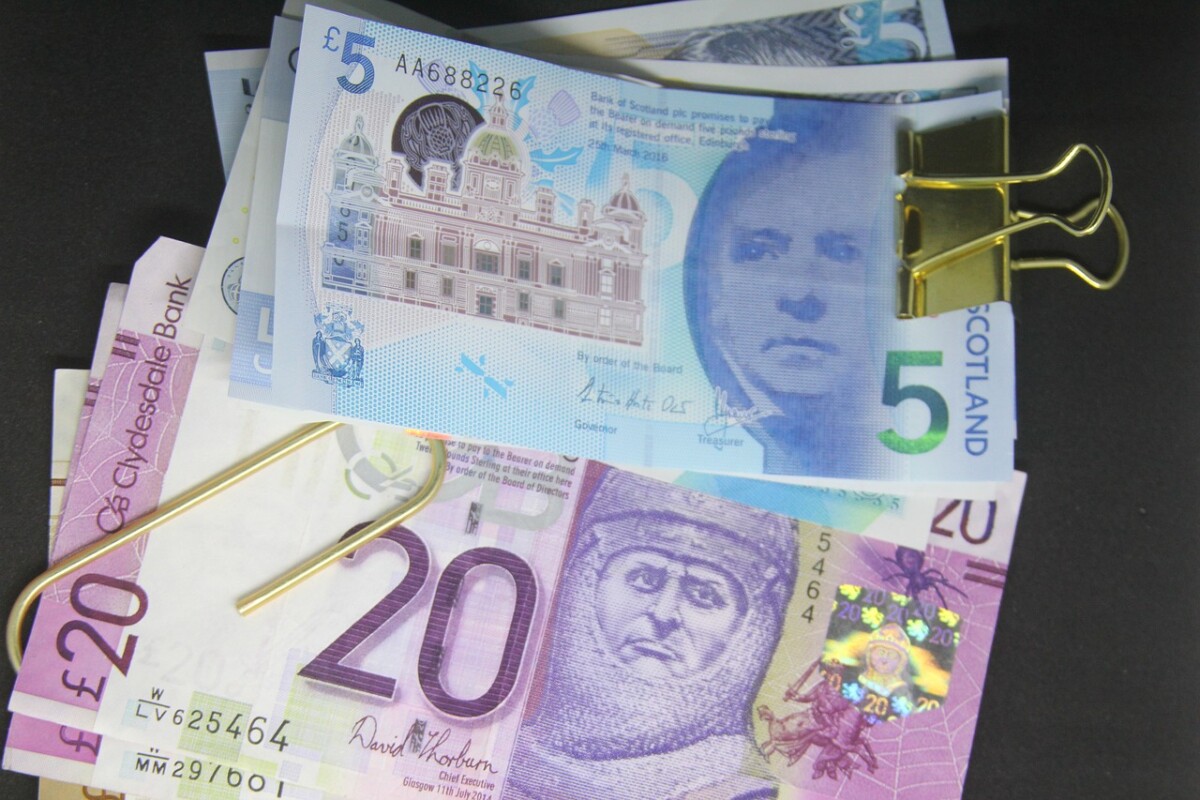 Scottish pound notes. By Blue Budgie on Pixabay