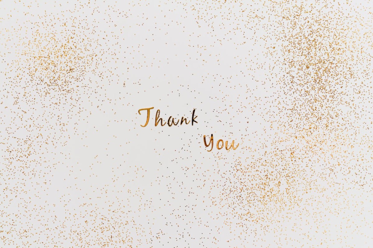 Thank you message in gold lettering with gold glitter. Photo: Alleksana on Pexels.com