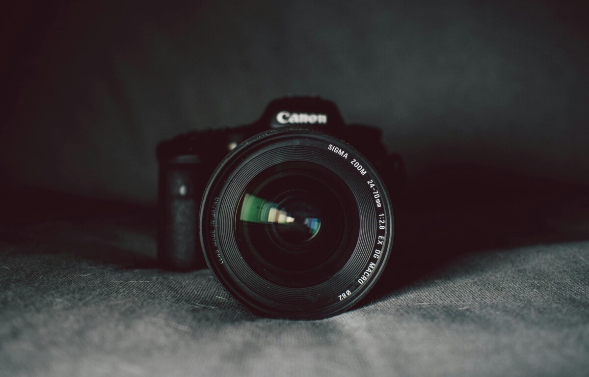 A canon camera. By pixabay on pexels