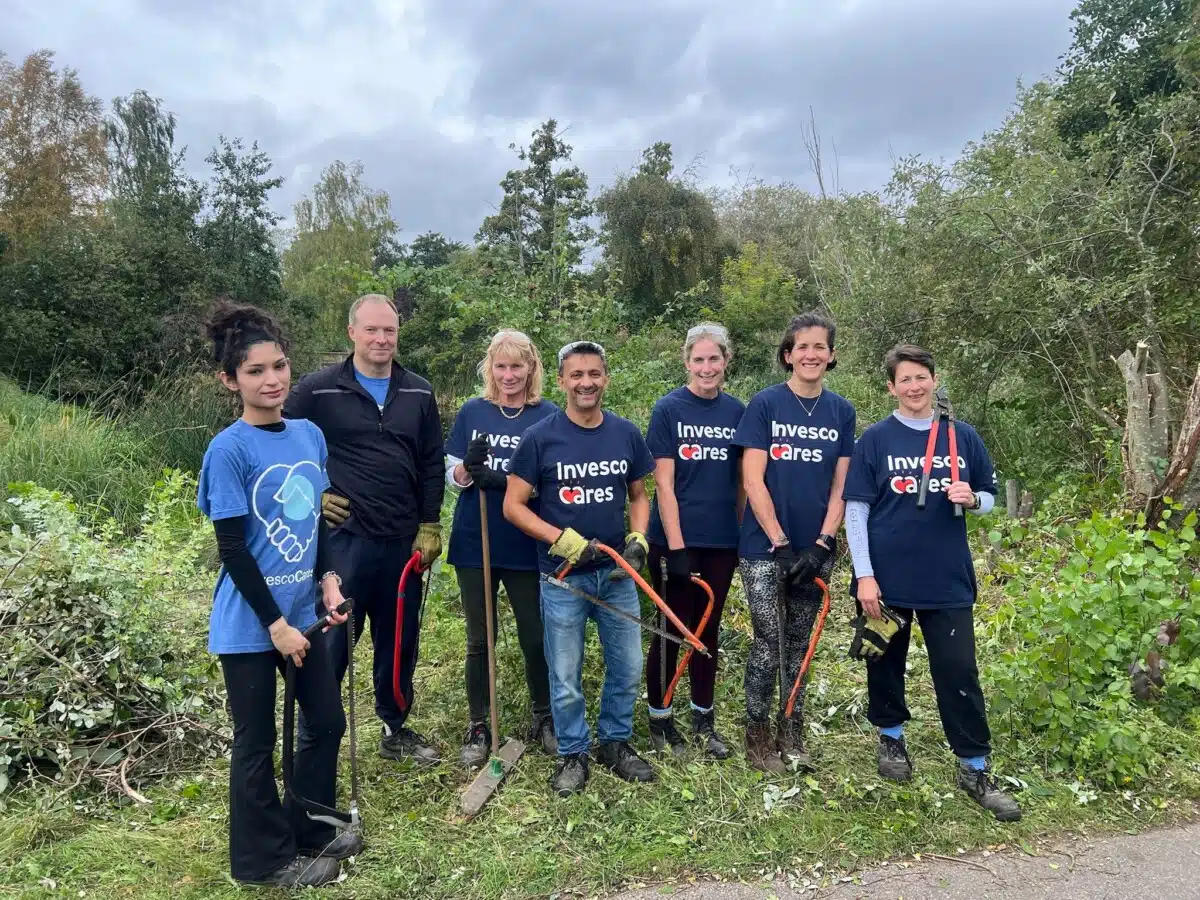Invesco staff volunteer for Wildfowl & Wetlands Trust