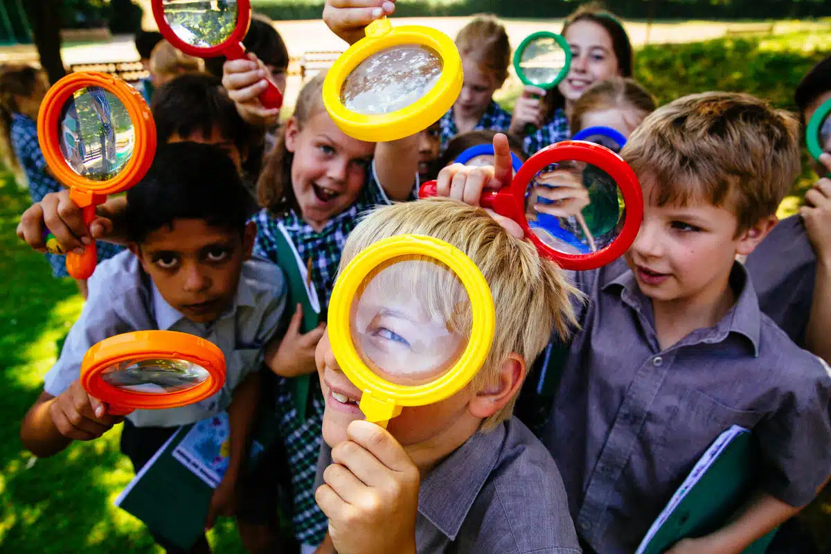 Our Planet citizen science pilot using the iNaturalist platform with students of St Andrews School, Horsell. Surrey, UK. Students of class 4S watched footage of wildlife, discussed environmental issues, and undertook a bioblitz led by teacher Steve Andrews to explore the biodiversity in their school grounds.