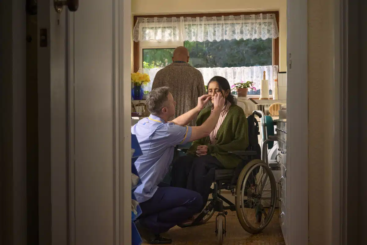 Great Daffodil Appeal DRTV advert in November 2025. Posed by models.