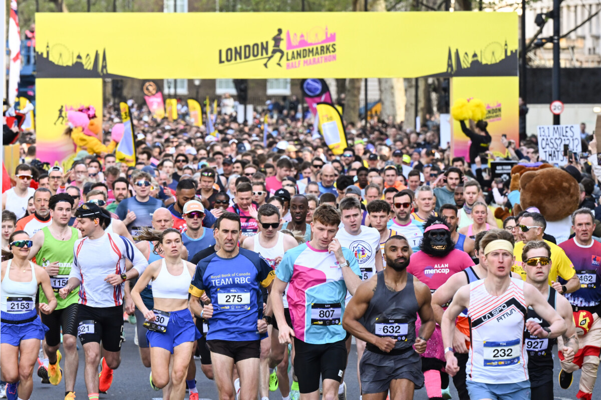 Runners starting the London Landmarks Half Marathon, hosted by the pregnancy and baby charity Tommy's.